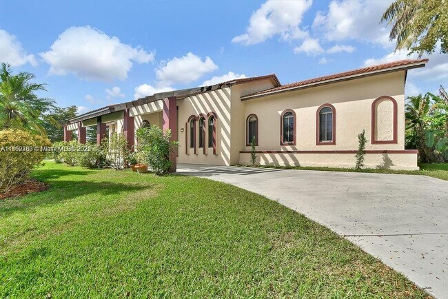 Building Photo - 5425 SW 190th Ave