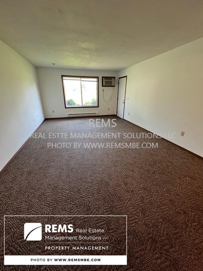 Building Photo - 564 E Slifer St