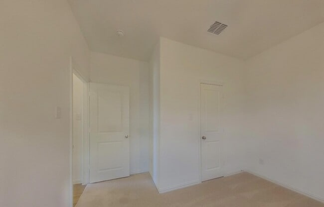 Building Photo - Bright, Spacious, and Ready to Call Home — 4 Bedrooms