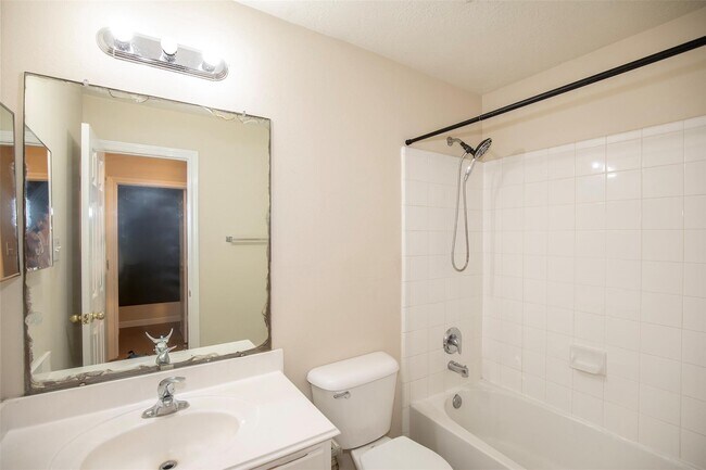 Building Photo - 5008 Blanco Dr