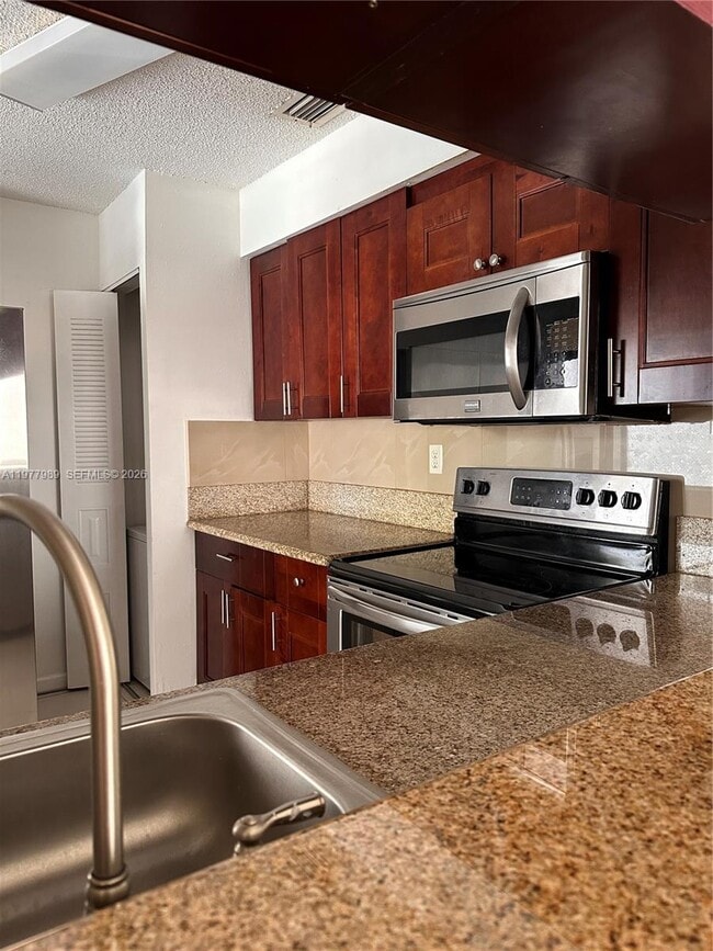 Building Photo - 9502 SW 140th Ct