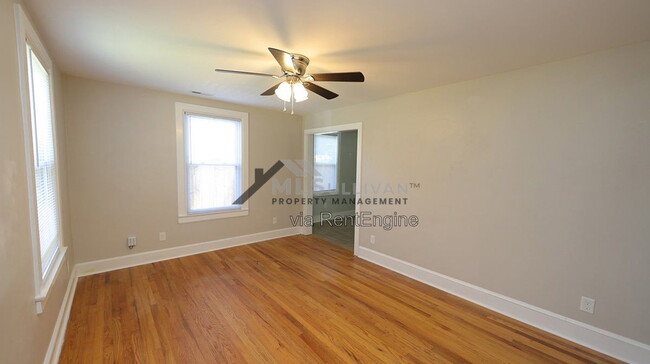 Building Photo - 102 E Edgewood Dr
