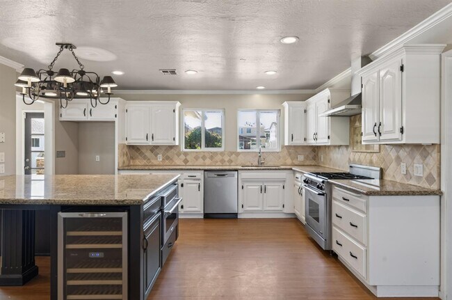 Building Photo - 4105 E Perrin Ave