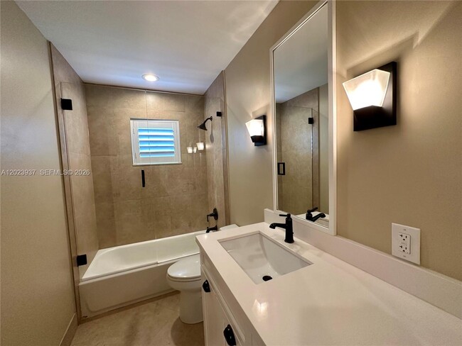 Building Photo - 953 Tanglewood Cir