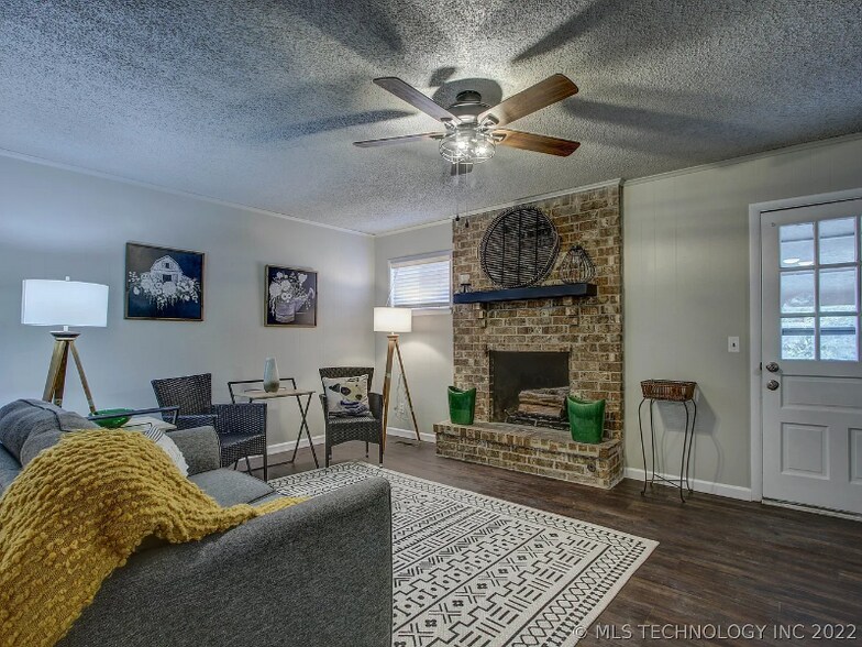 Building Photo - 4301 S Elm St