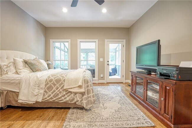 Building Photo - 958 Glenverness Dr