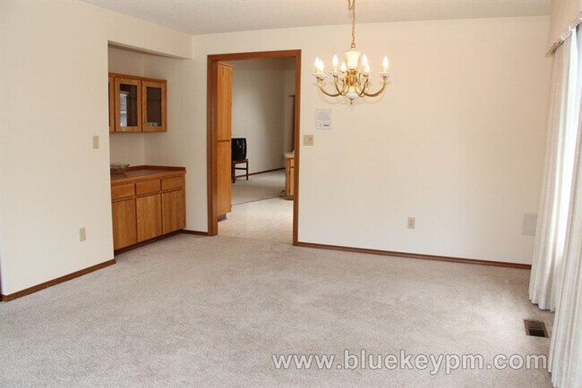 Building Photo - 3 Bed 1.5 Baths Home in East Cascade Park