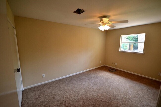Building Photo - 11211 Ash Creek Dr