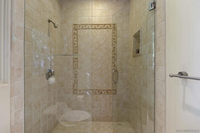 Building Photo - 6717 La Jolla Scenic S Dr