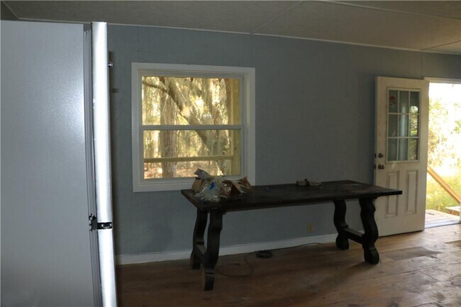 Building Photo - 20 Blk D Hird Is