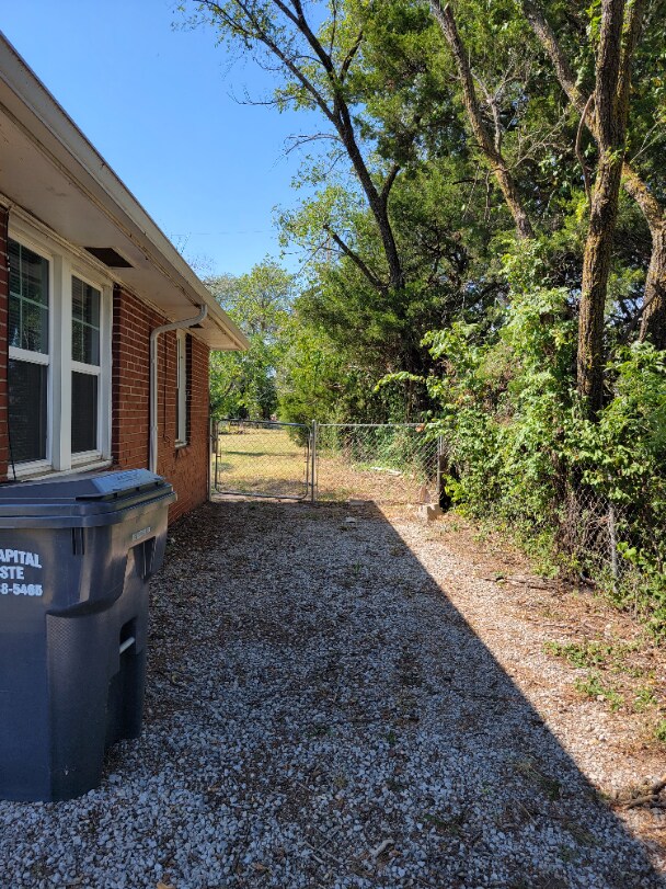 Building Photo - 1 bedroom, 1 Bathroom