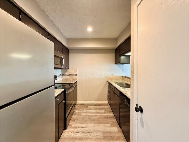 Building Photo - 1223 Dallas Dr