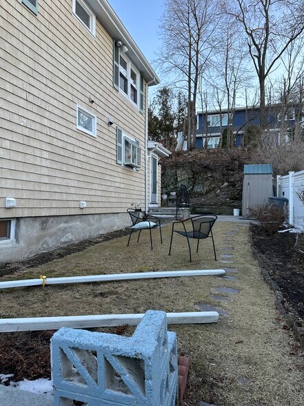 Building Photo - 81 Academy Hill Rd