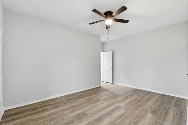 Building Photo - 2521 Maple St