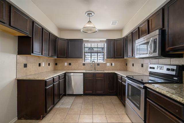 Building Photo - 3420 Jonquil Ln