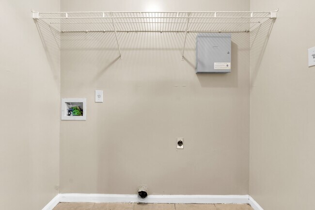 Building Photo - 5383 Twin Valley Ln