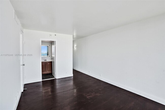 Building Photo - 7601 E Treasure Dr