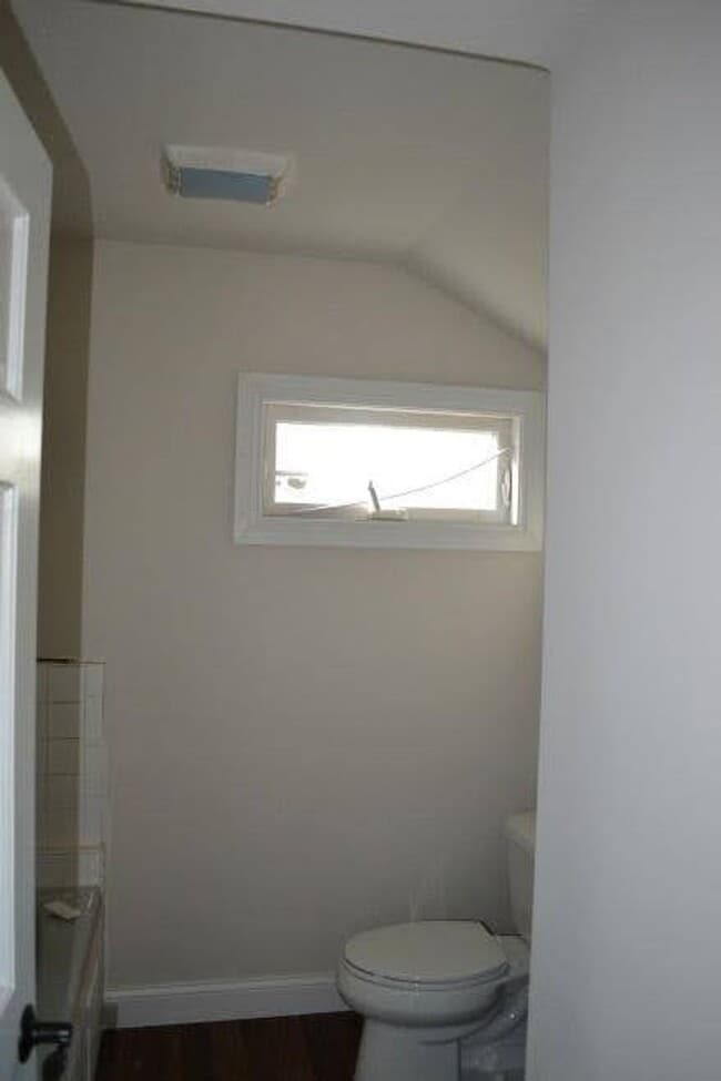 Building Photo - Beautiful Remodeled 1+ Bedroom