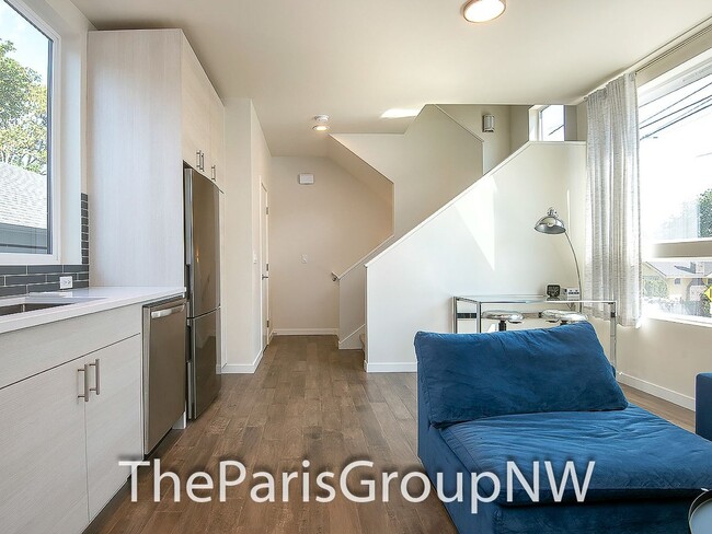 Building Photo - Modern Madrona 3BR TH * A/C!!* Big Open Sp...
