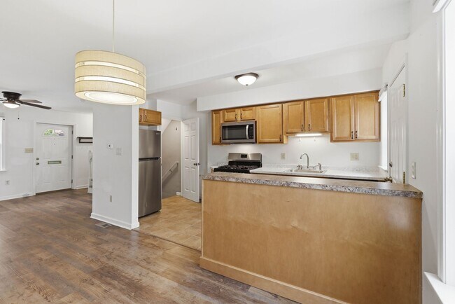 Building Photo - Cozy 2 Bedroom House Available Now!