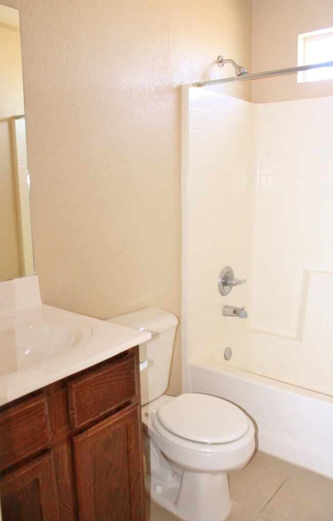 Building Photo - ELEGANT EASTSIDE HOME FOR RENT