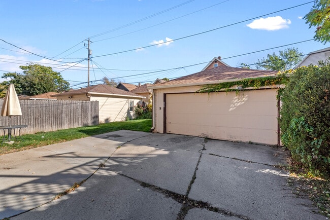 Building Photo - 2512 N 61st St