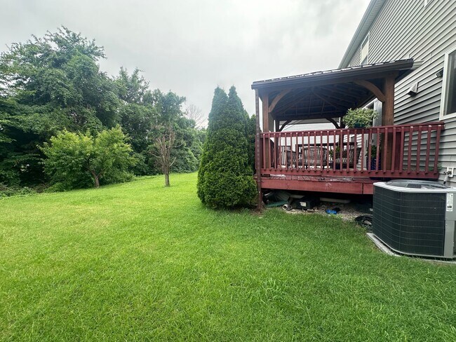 Building Photo - Bannon Crossings 3 bed, 2.5 half bath house with basement