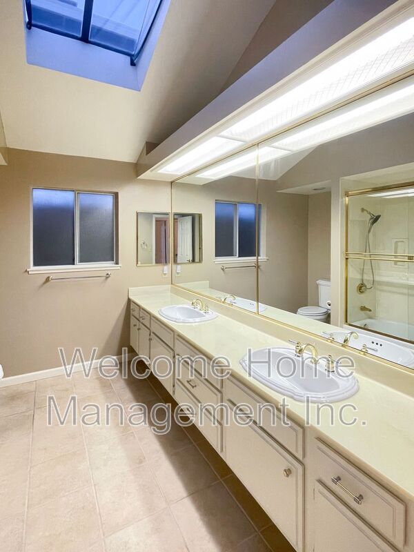Building Photo - 4310 Canyon Crest Rd W