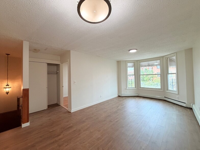 Building Photo - 1029 Kelly St