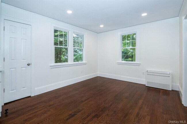 Building Photo - 162 Rockingstone Ave