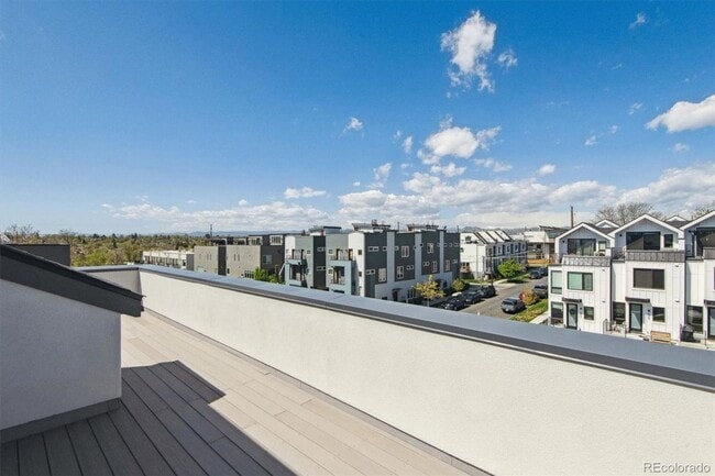 Building Photo - Brand New Build Townhome with Rooftop and ...
