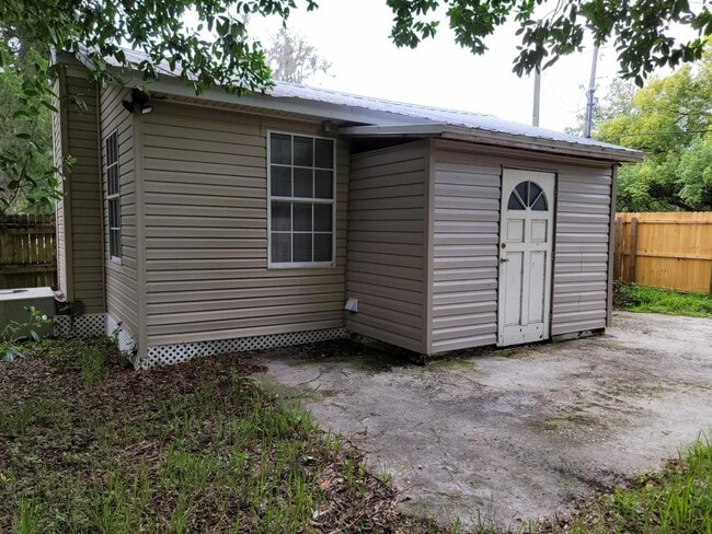 Building Photo - 18499 Shady Side Dr