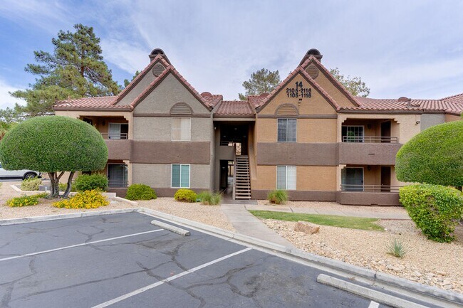 Building Photo - GUARD GATED 2 BEDROOM CONDO!