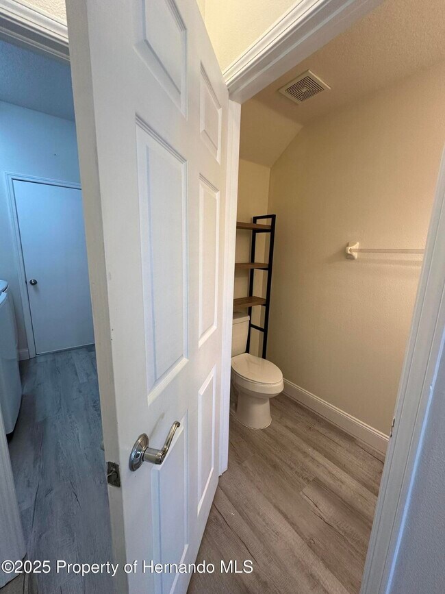 Building Photo - 14227 Wake Robin Dr