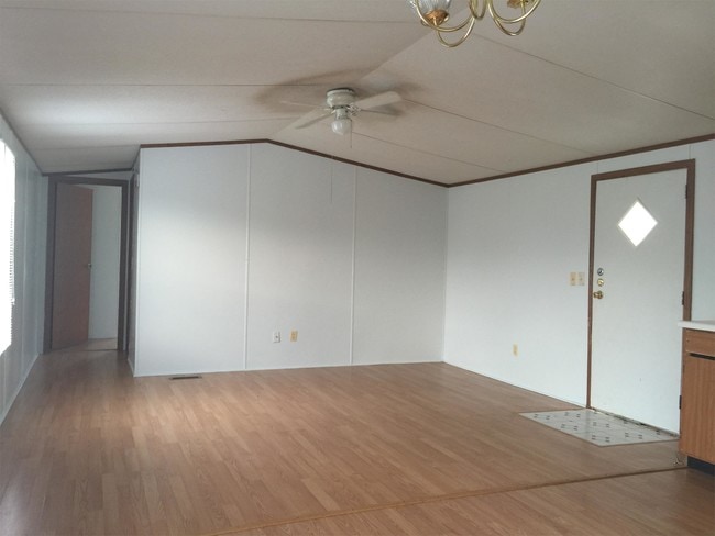 Building Photo - 54 Willowbrook Ct