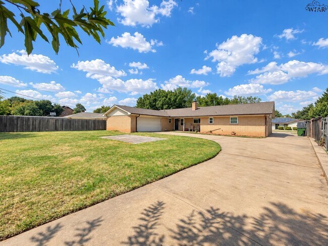 Building Photo - 4509 Lisa Ln