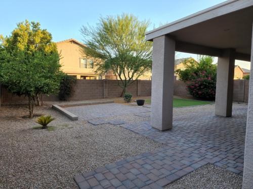 Building Photo - 7559 W Andrea Dr