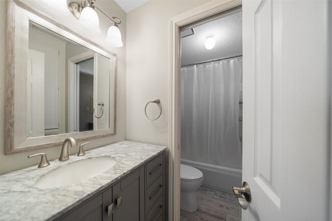 Building Photo - 1116 River Ct