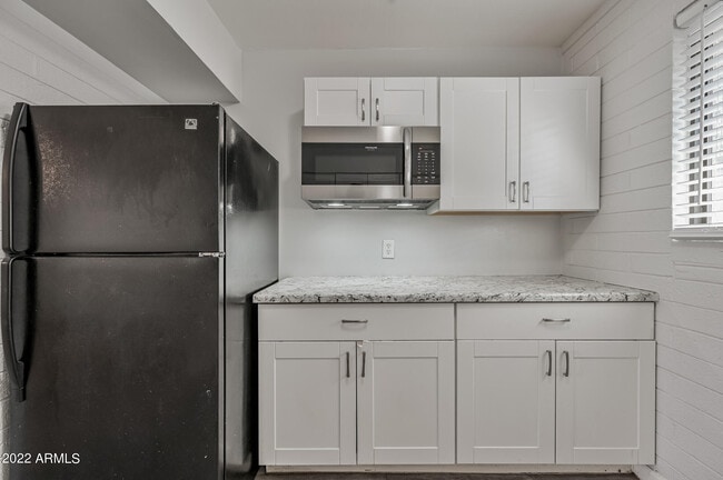 Building Photo - 1744 W Glendale Ave