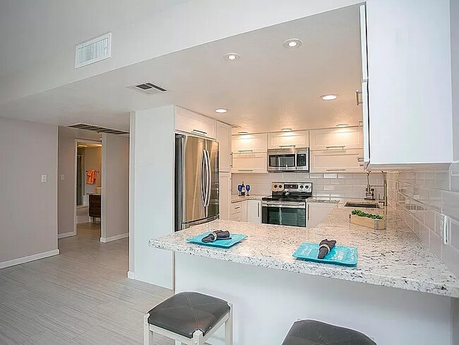 Building Photo - 7940 E Camelback Rd