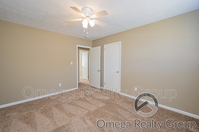 Building Photo - 504 Roselle Ln