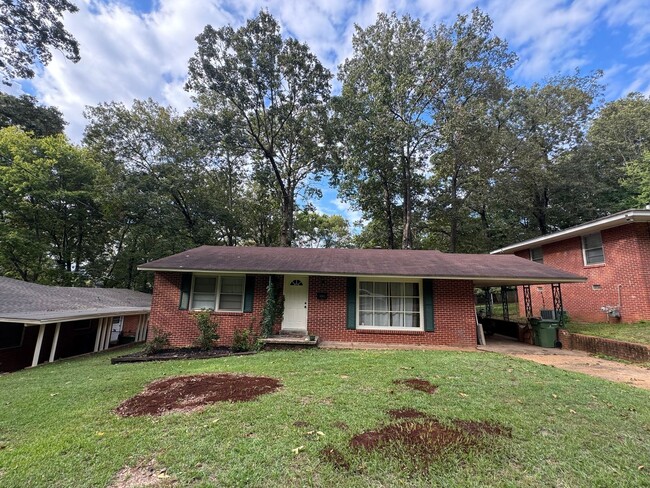 Building Photo - Super Cute home in Forest Hills