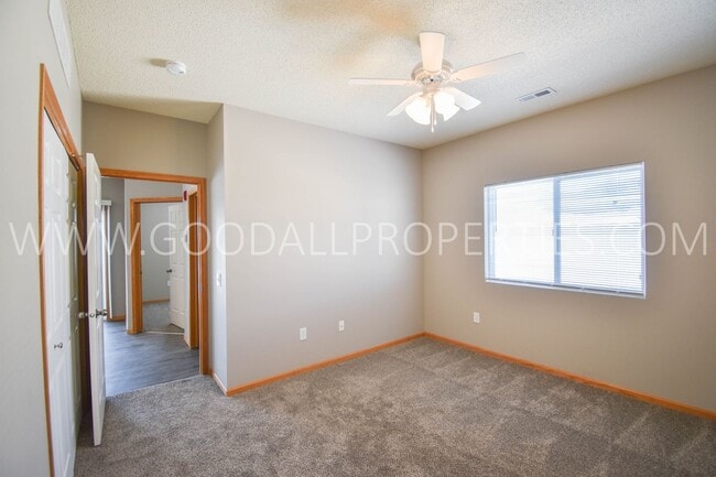 Building Photo - 2 Bedroom 2 Bath Condo with 1 car detached garage