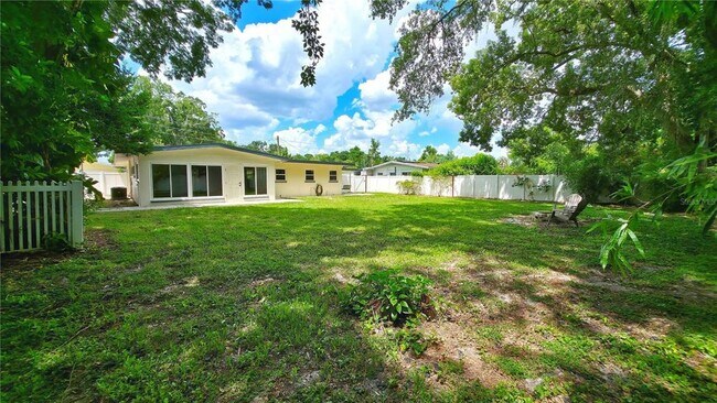 Building Photo - 518 Oranole Rd