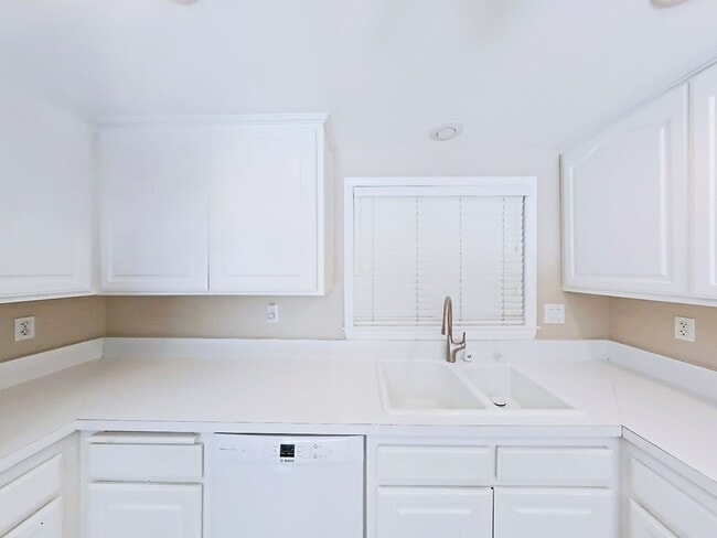 Building Photo - 4 Bedrooms | 2 Bathrooms | 1,574 Sq Ft | Single-Family Home