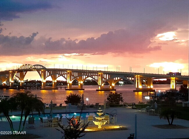 Building Photo - 1224 S Peninsula Dr