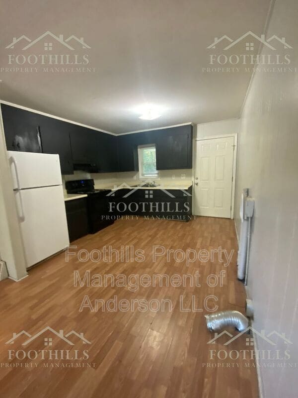 Building Photo - 202 Kennemore St