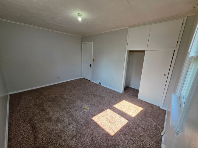 Building Photo - 1021 Dilger Ave