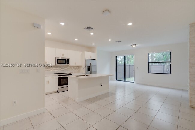 Building Photo - 15826 NW 91st Ave