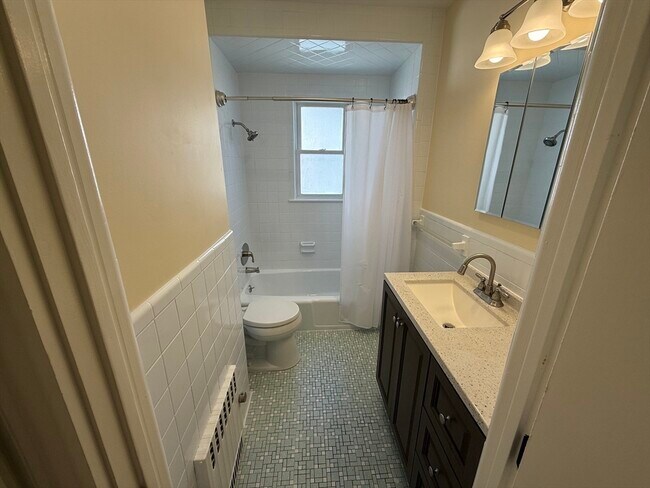 Building Photo - 15 Chauncey St